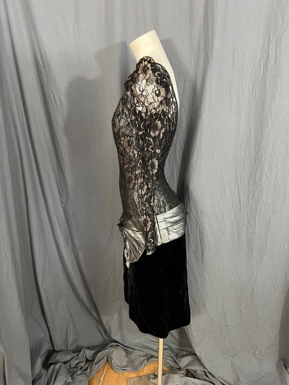 Vintage 80's black and gray drop waist lace and v… - image 4
