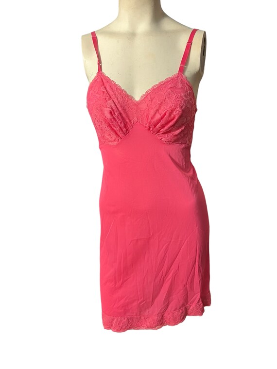 Vintage 70's pink full slip S 32 Vanity Fair - image 2