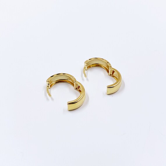 Estate 18k Textured Gold Huggie Earrings | Small … - image 9