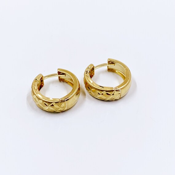 Estate 18k Textured Gold Huggie Earrings | Small … - image 8