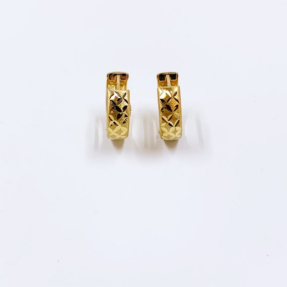 Estate 18k Textured Gold Huggie Earrings | Small … - image 4