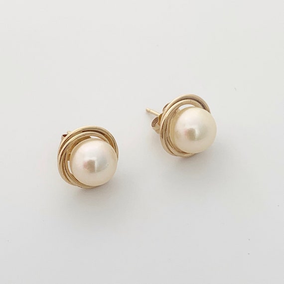 Vintage Gold Pearl Stud Earrings | Classic Pearl K