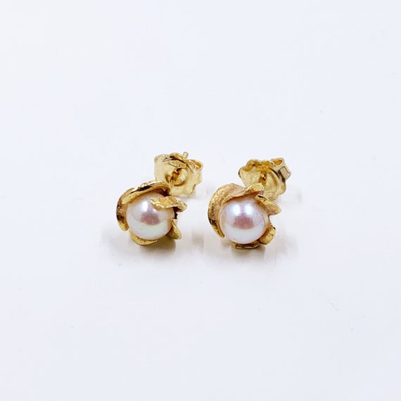 Vintage 18K Gold Pearl Stud Earrings | Classic Pea