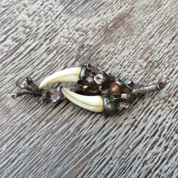 Victorian Grandeln Silver Brooch | Animal Tooth Je