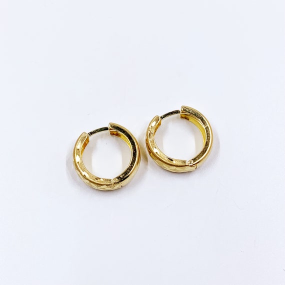 Estate 18k Textured Gold Huggie Earrings | Small … - image 7