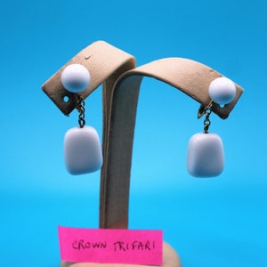 Vintage Signed CROWN TRIFARI White Lucite Dangling Clip-On Earrings