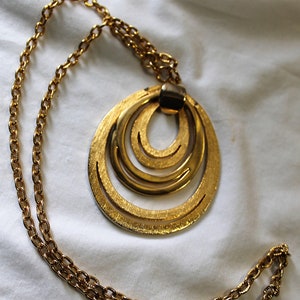 SALE Vintage LISNER Large Oval Pendant Necklace, Goldtone, 24 Inch Chain