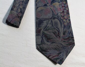 Vintage TANGO Max Raab Floral Necktie, 3 7/8 X 58 Inches