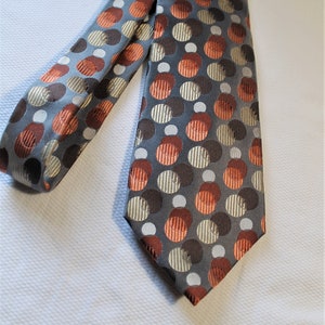 Vintage CROFT & BARROW 3.75 X 58 Inch Silk Necktie, Gray and Peach Polka Dot