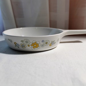 1970s Corning 6.5 Inch Menu-ette Sauté Pan, Skillet, Floral Bouquet Pattern, P-83-B