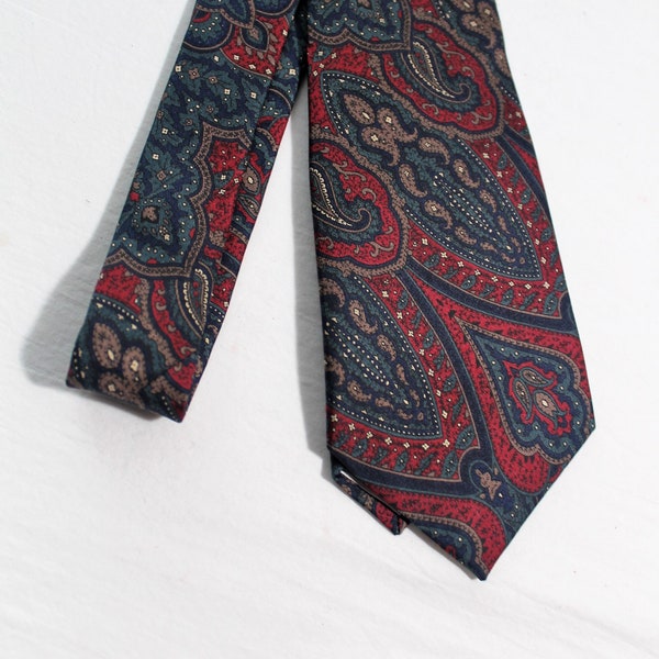 Vintage STUART HUGHES Paisley Necktie, Maroon-Blue-Taupe-Green, 3.5 X 54 Inches, Short Length Tie