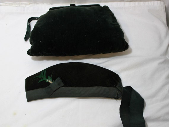 1940s Girls' Forest Green Velvet Muff/Purse & Mat… - image 1