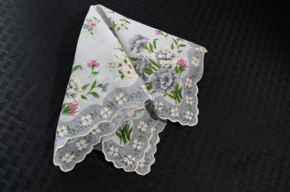 Vintage Cotton Floral Handkerchief, White with Pi… - image 5