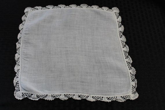 Vintage Off-White Linen Handkerchief With Crochet… - image 2