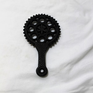 Vintage WILTON Small Cast Iron Star & Circle Trivet