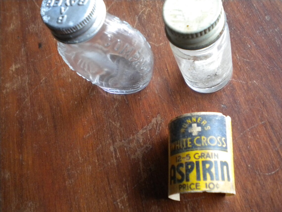 Set of 2 Antique Aspirin Bottles Bayer and White Cross Etsy