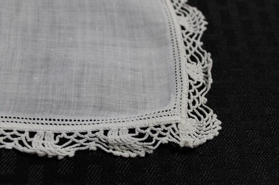 Vintage Off-White Linen Handkerchief With Crochet… - image 4