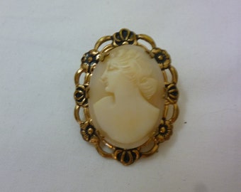 Antique Hand Carved Left Facing Shell Cameo Brooch in Goldtone Setting, Rare