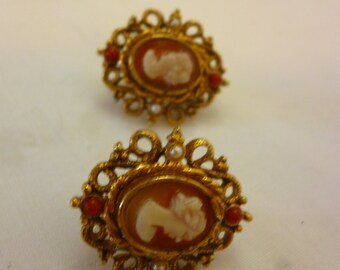 Vintage LISNER Clip On Cameo Earrings