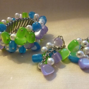 SALE Vintage Cha Cha Expansion Bracelet and Clip On Dangling Earrings, Island Vacation