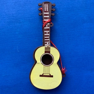 Miniature Guitar Cake Topper