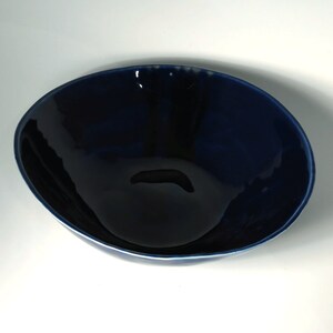 Blue Serving Bowl Extra Large Ceramic Handmade Bowl Pottery Fruit Bowl Organic Shaped Bowl Salad Bowl afbeelding 6