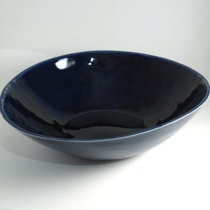 Blue Serving Bowl Extra Large Ceramic Handmade Bowl Pottery Fruit Bowl Organic Shaped Bowl Salad Bowl afbeelding 2
