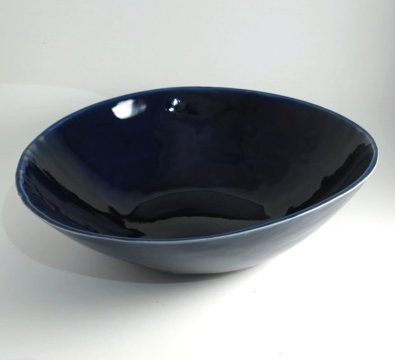 Blue Serving Bowl Extra Large Ceramic Handmade Bowl Pottery Fruit Bowl Organic Shaped Bowl Salad Bowl afbeelding 2