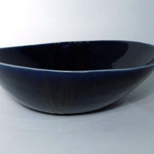 Blue Serving Bowl Extra Large Ceramic Handmade Bowl Pottery Fruit Bowl Organic Shaped Bowl Salad Bowl afbeelding 4