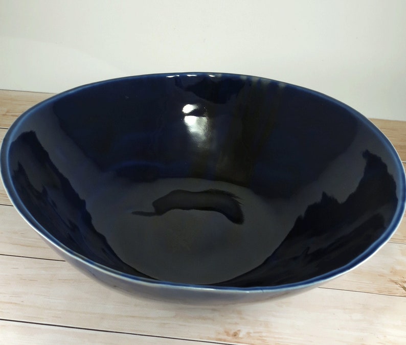 Blue Serving Bowl Extra Large Ceramic Handmade Bowl Pottery Fruit Bowl Organic Shaped Bowl Salad Bowl afbeelding 8
