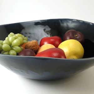 Blue Serving Bowl Extra Large Ceramic Handmade Bowl Pottery Fruit Bowl Organic Shaped Bowl Salad Bowl afbeelding 9