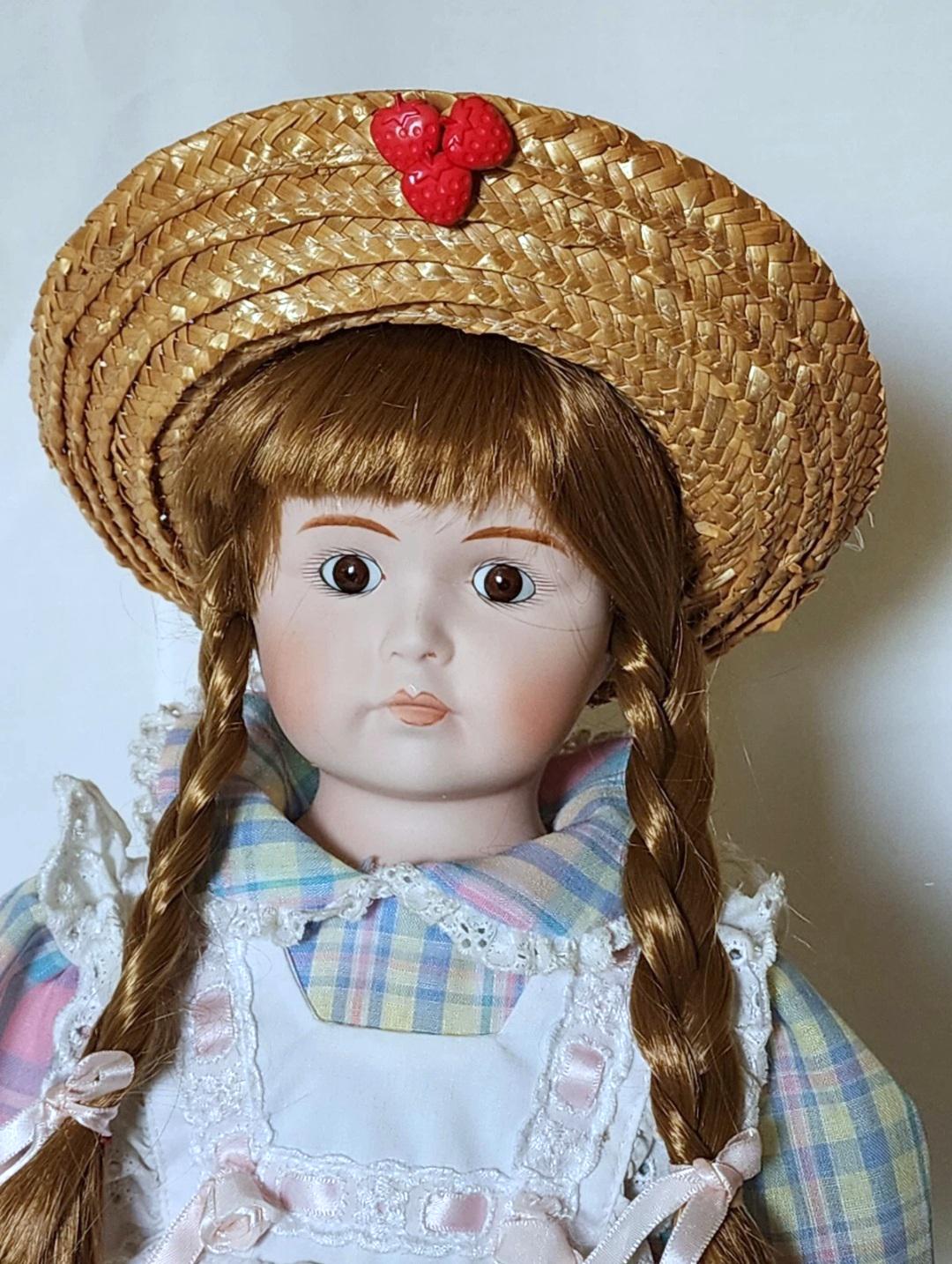 Heirloom Treasure Porcelain Doll by Happyland / Wind up Musical