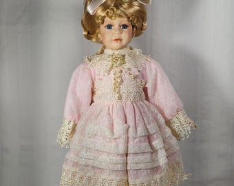 COLECCIÓN DE MUÑECAS DE PORCELANA CONNOISSEUR Seymour Mann, loc. Fabricada en Taiwán, 47 cm