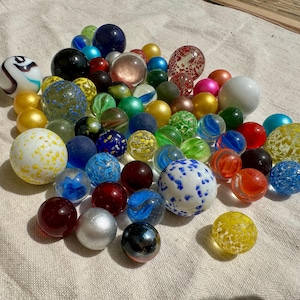 60 Stück Glasmurmeln 10x 25mm 50x 16mm Murmeln Bunter Mega Mix Murmel Mischung Glaskugeln Murmelspiel Deko Vasenfüllung Murmelbahn Glas