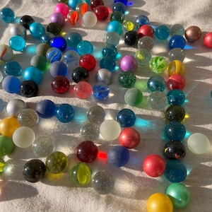 100 Stück Glasmurmeln Murmeln Bunter Mega Mix Murmel Mischung Glaskugeln Dekokugeln Murmelspiel Deko Vasenfüllung Murmelbahn Glas