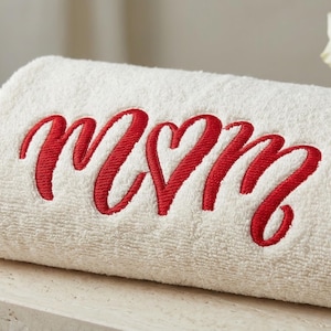 Diseño de bordado Corazón para Mamá, Archivo para máquina de escribir Madre en letra cursiva, Patrón de puntada digital