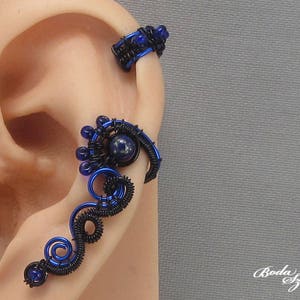 Gothic Ohrmanschette in blau und schwarz 'Nyx' mit Lapis Lazuli, Schmuck mit Edelstein