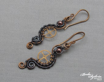 small steampunk earrings in copper and brass, dangle earrings with gears, wire wrapped cosplay jewelry for her