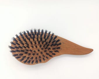 Cepillo para el cabello con cerdas duras de jabalí, forma de lágrima, 9 filas, aceitado, hecho de madera de peral.