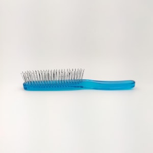 Detangling brush for long hair without pulling and tearing - extension brush for synthetic hair and hair extensions / hair brush turquoise