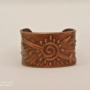 Copper bracelet bearing the symbols of the Archangel Michael. The entire handwork makes it a unique and prestigious piece.