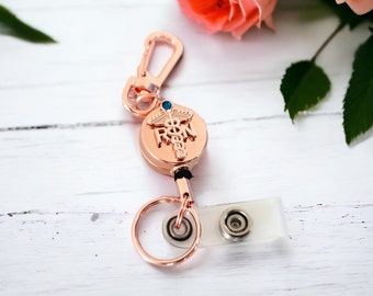 Bobine d'insigne personnalisée pour infirmière en or rose, porte-badge rétractable d'infirmière personnalisé, clip pour badge d'identification d'infirmière, cadeaux de remise des diplômes d'infirmière autorisée, cadeaux lpn BSN
