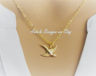 Gold tone Sparrow necklace - Bird necklace in gold tone -