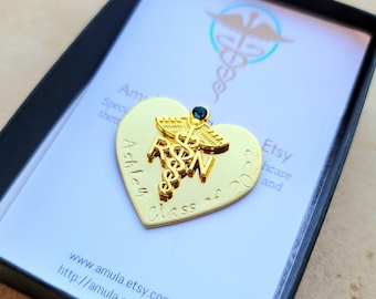 Épinglette d'infirmière coeur en or - Épinglette d'infirmière en or jaune personnalisée - Épinglette de remise de diplôme d'infirmière en or - Cérémonie d'épinglage - Épinglette d'infirmière personnalisée avec pierre de naissance