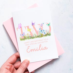 Carte personnalisée de 2e anniversaire avec papillon, fille, petite-fille, nièce, filleule, petite fille, anniversaire d'enfant, cadeau de deuxième anniversaire