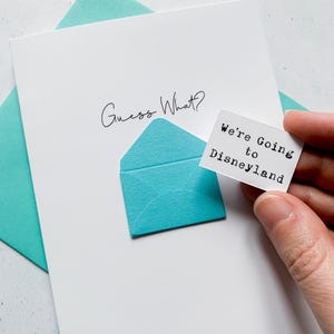 Faire-part de vacances surprise, devinez quoi, carte de départ pour les vacances, carte de révélation de vacances, idées de révélation de vacances, révélation de voyage