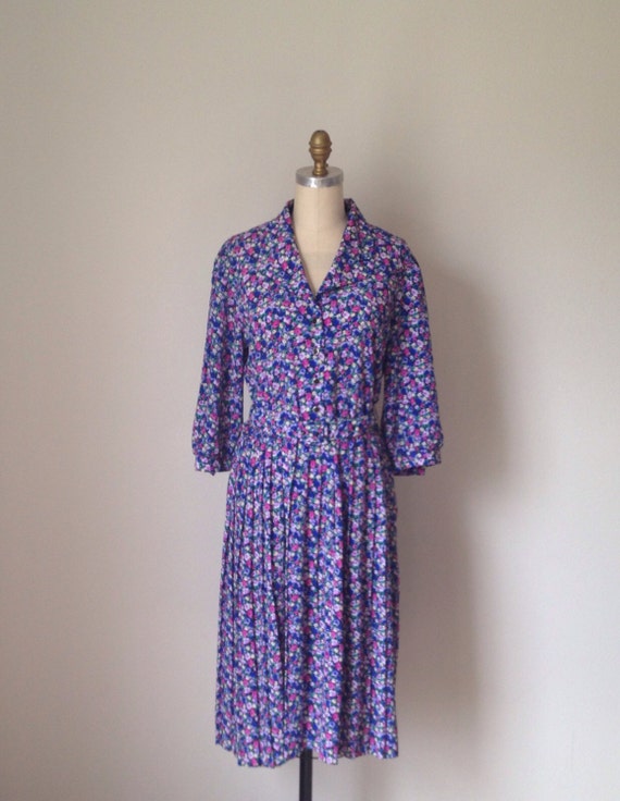 Items similar to Pretty Pansies Vintage 80s Shirtdress with pleated ...