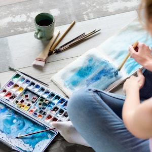 Creatieve retraite - Inclusief leveringspakket, online workshop, instructiegidsen • Handbelettering, schilderen voor ontspanning, kunstjournaling
