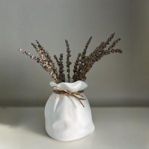 Handmade Concrete Bud Vase – Minimalist Flower Pot, Scandinavian Home Decor, Housewarming Gift, Dry Flower Display