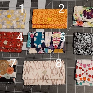 Mini portefeuilles avec porte-cartes - Fleurs et motifs - Pour cartes de crédit, cartes-cadeaux, espèces, tees de golf, médiators et autres petits gadgets !